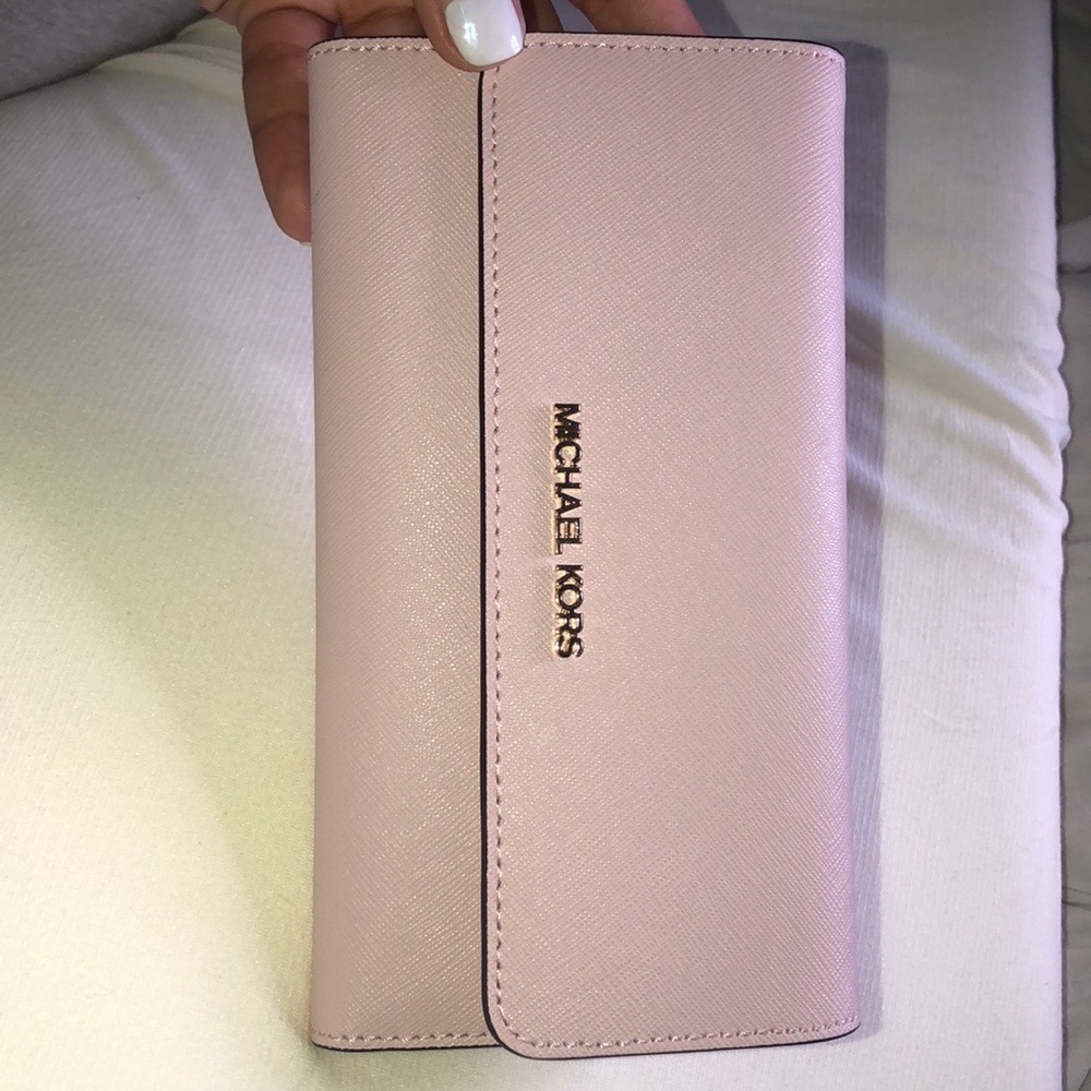 Pink Pastel Micheal Kors Wallet 🎀
